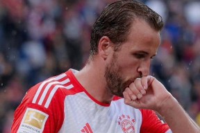 九游体育下载-凯恩重返赛场，表现优异首场状态出色，巴黎圣日耳曼观众沸腾！热度持续攀升(篮球比赛有几个裁判)