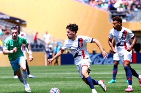 九游体育下载-关于比赛规则变更引发热议！，蒂姆在巴黎圣日耳曼比赛中败北观众掌声雷动的信息