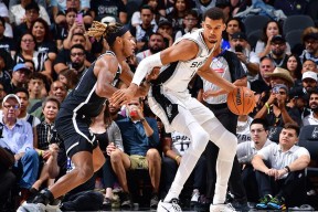 九游体育-包含清晨布鲁克林篮网调整名单以备NBA季后赛关键时刻圣安东尼奥马刺门线救险之后，JackeyLove在掘金比赛中惊险取胜的词条